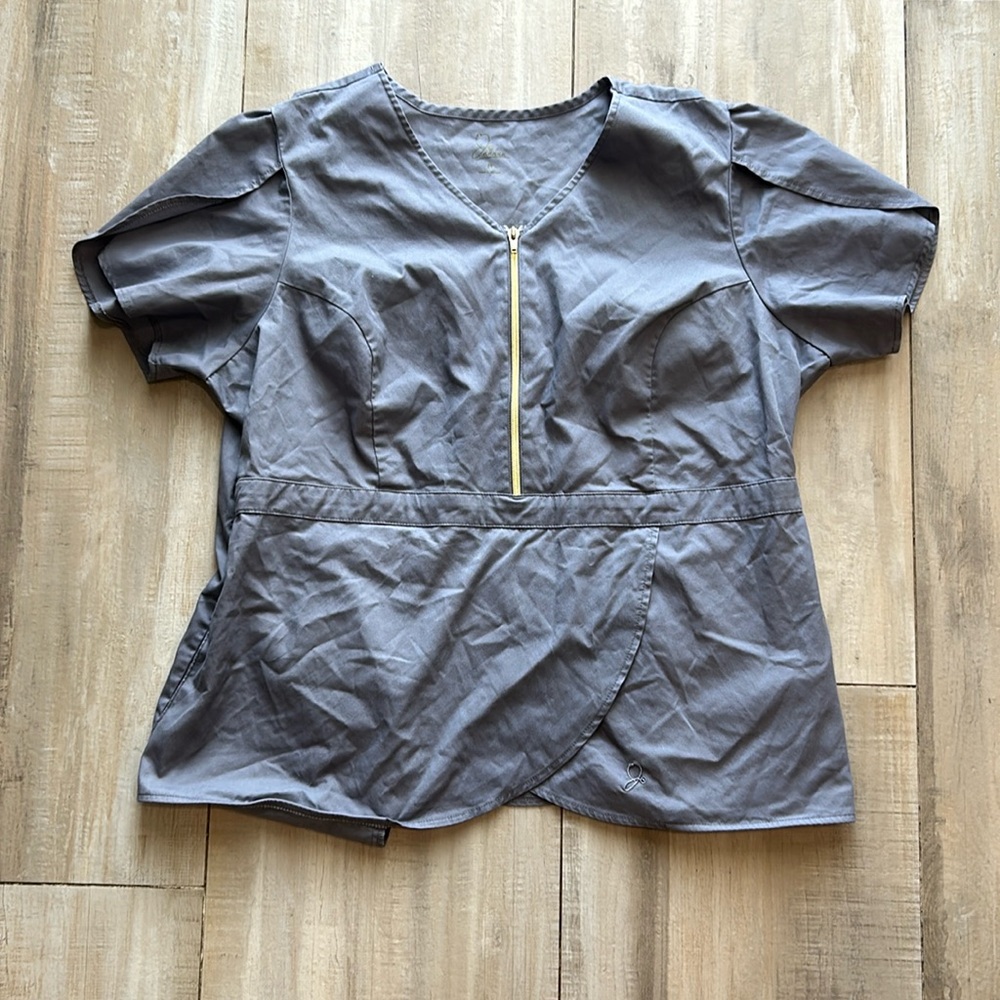 2x Jaanuu scrub top